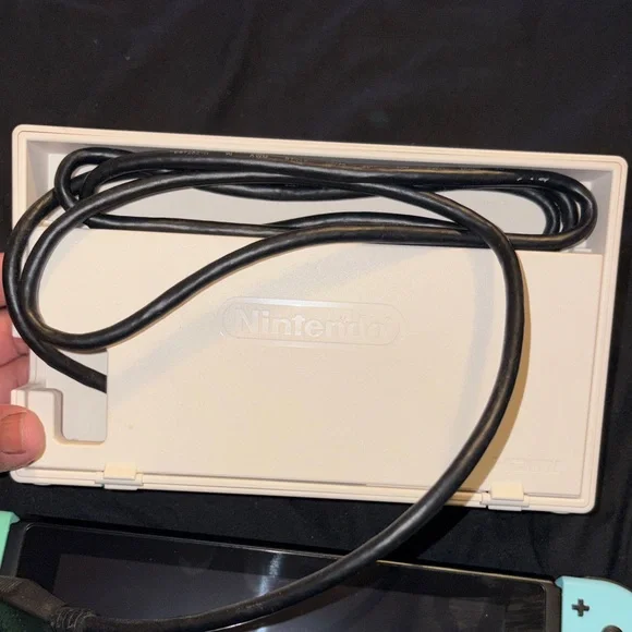 Nintendo Switch Special Edition - Mint Green and Light Blue - Picture 6 of 8